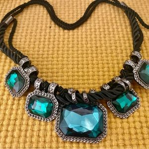 Very Luxury Binding Rope Green Glass Crystal Necklace
